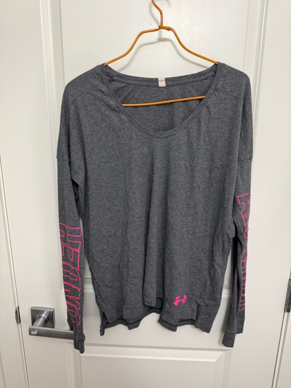 Under Armour Women's Long Sleeve Scoop Neck Tee - Gray with Pink Logo in size M